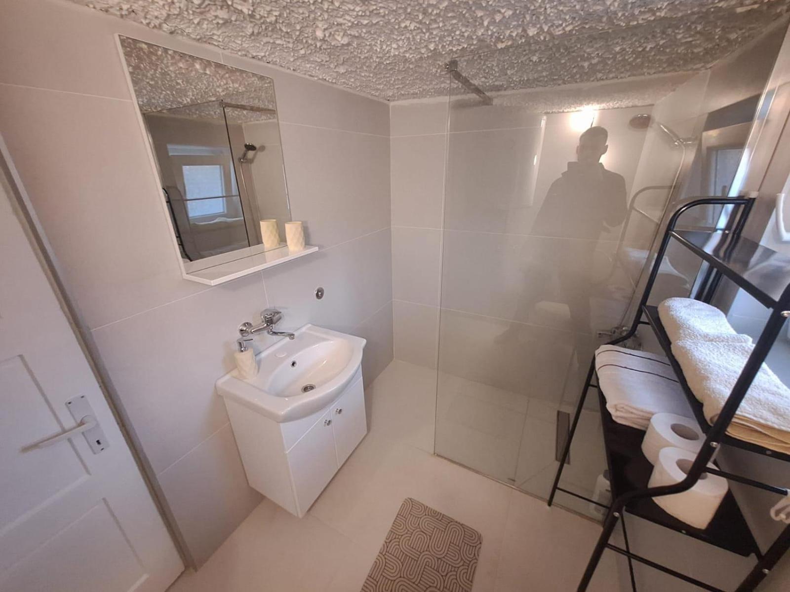 Fly & Stay Apartments Лакташи Екстер'єр фото