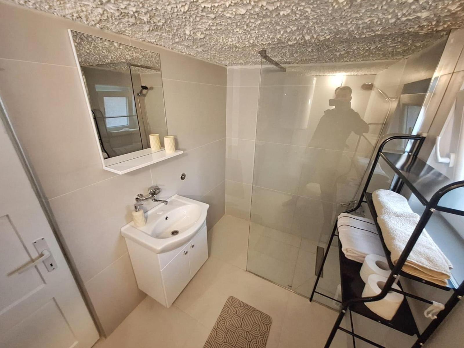 Fly & Stay Apartments Лакташи Екстер'єр фото