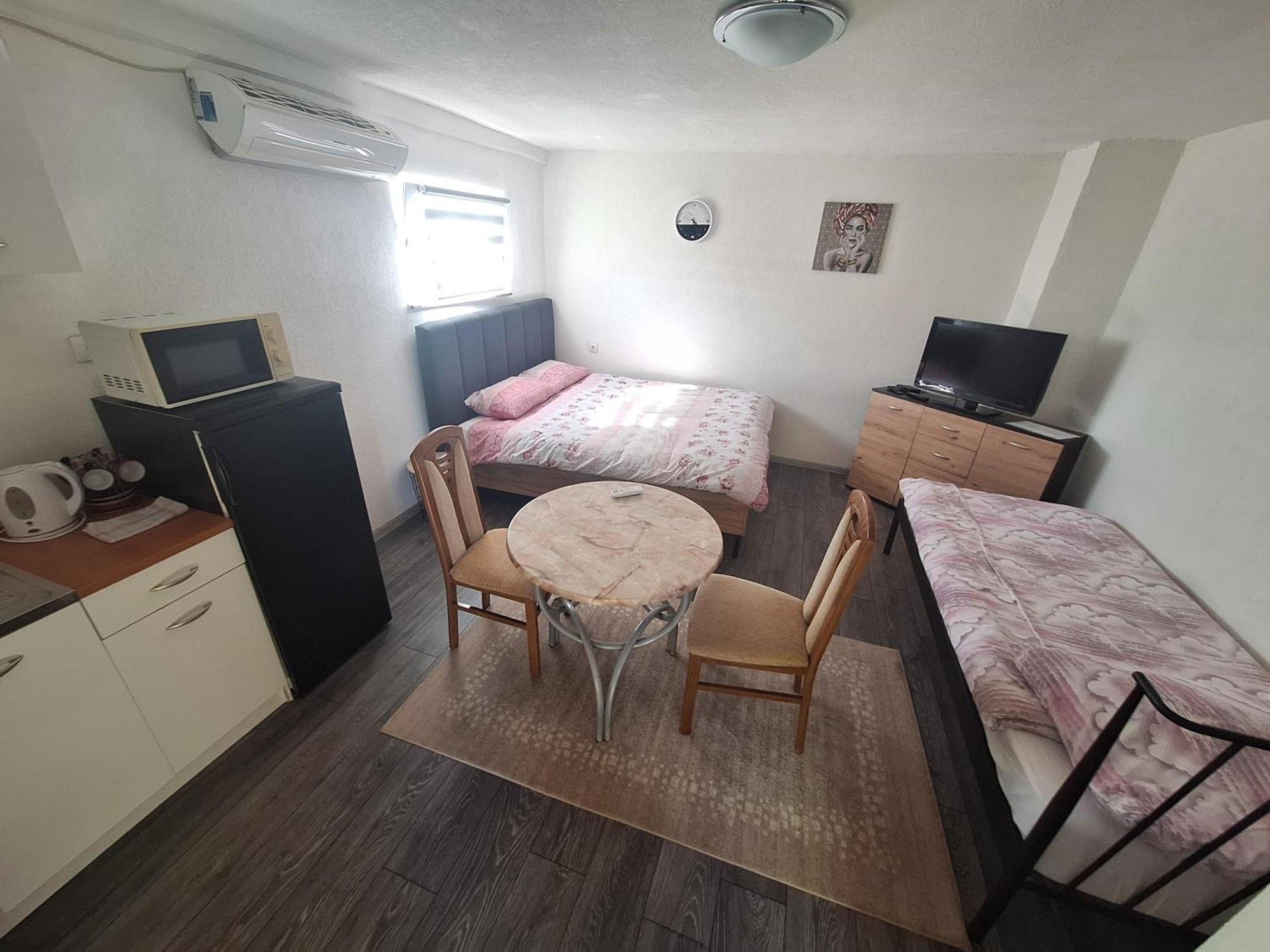 Fly & Stay Apartments Лакташи Екстер'єр фото
