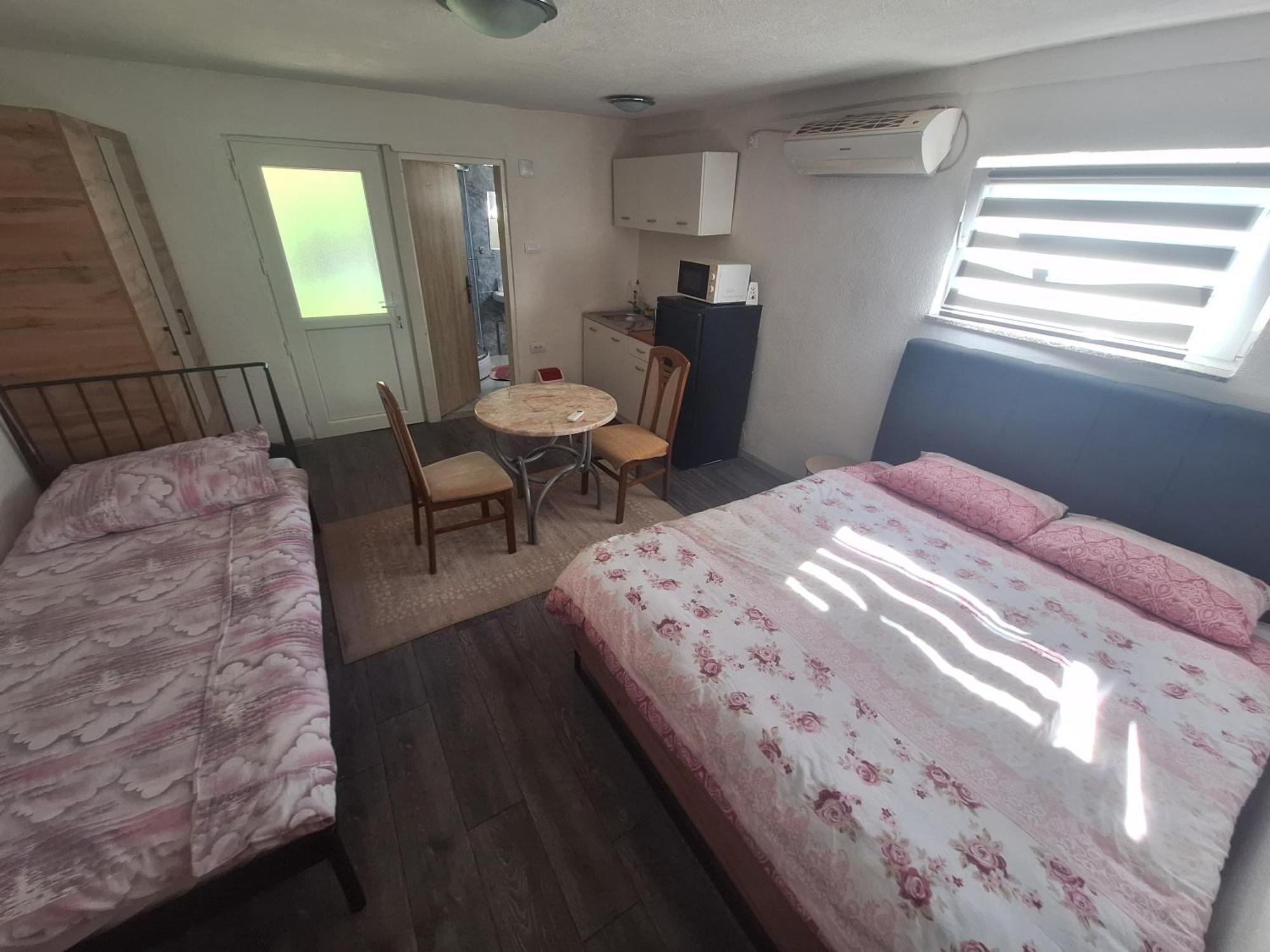 Fly & Stay Apartments Лакташи Екстер'єр фото