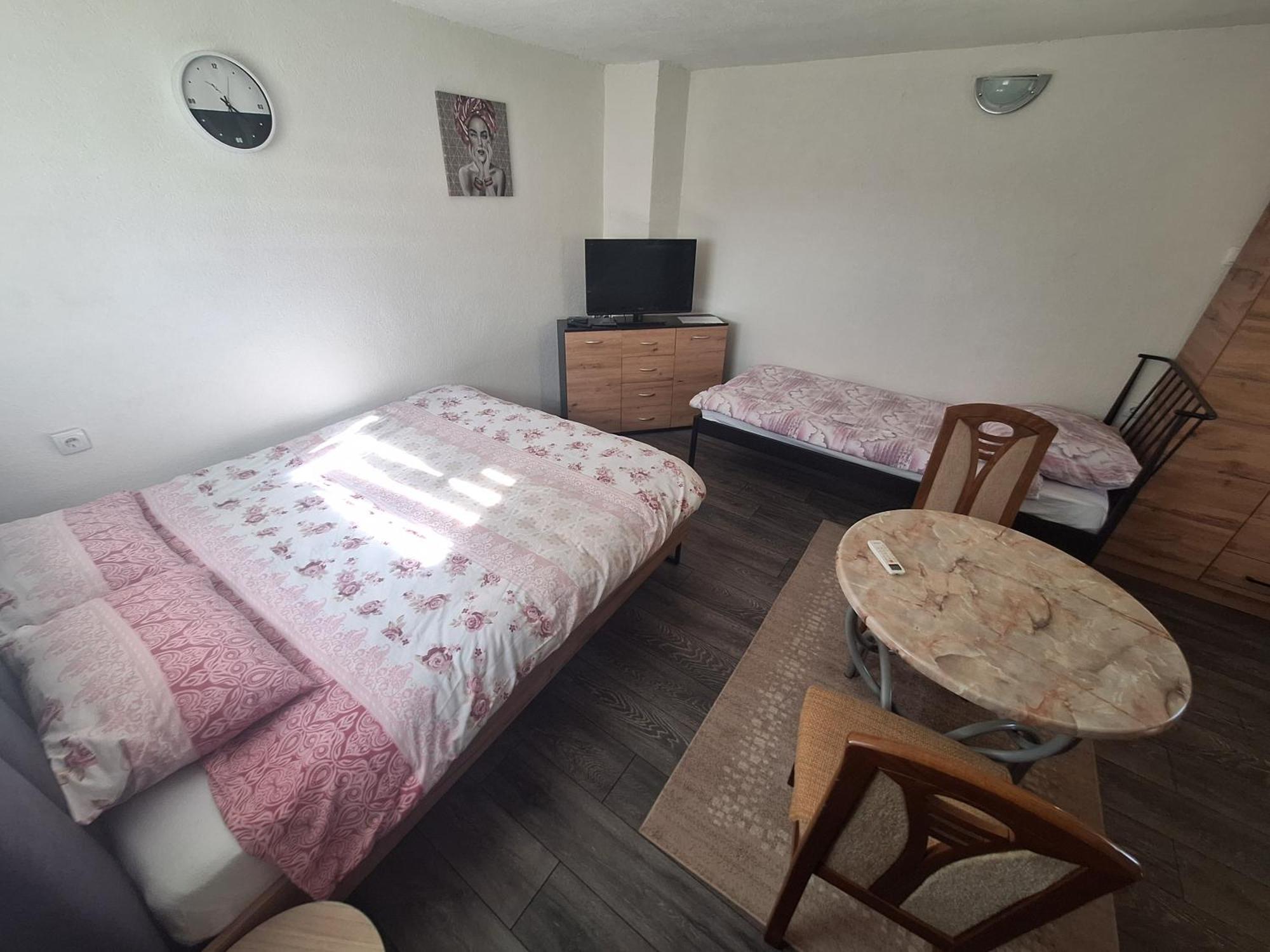 Fly & Stay Apartments Лакташи Екстер'єр фото