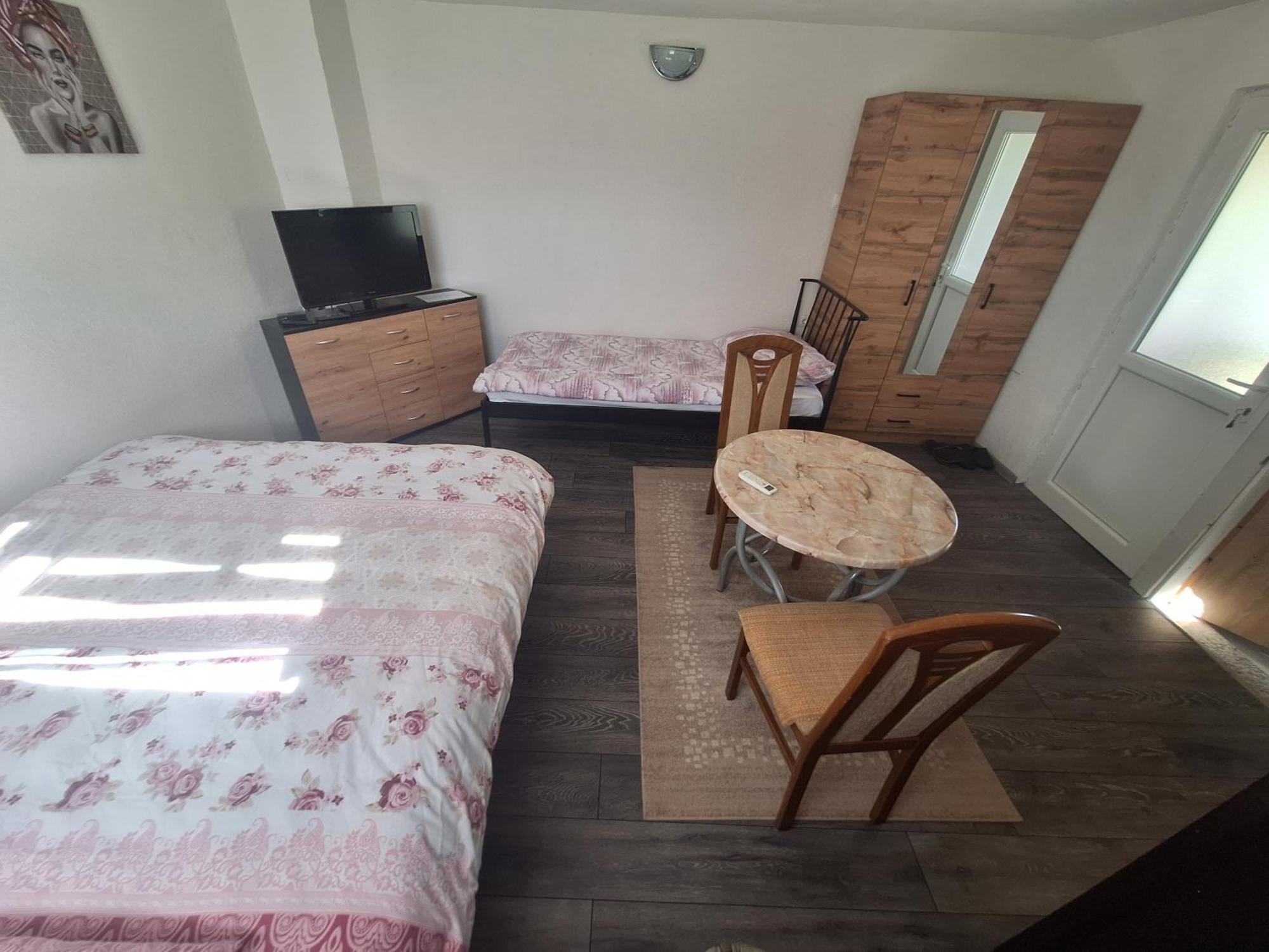 Fly & Stay Apartments Лакташи Екстер'єр фото